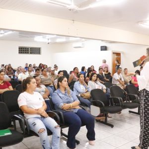 Prefeito empossa ACS’s e ACE’s, oferta Capacitação, e inaugura Auditório na sede da Vigilância em Saúde (5) Prefeito empossa ACS's e ACE's, oferta Capacitação, e inaugura Auditório na sede da Vigilância em Saúde (5)