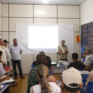 Prefeito empossa ACS’s e ACE’s, oferta Capacitação, e inaugura Auditório na sede da Vigilância em Saúde (8) Prefeito empossa ACS's e ACE's, oferta Capacitação, e inaugura Auditório na sede da Vigilância em Saúde (8)