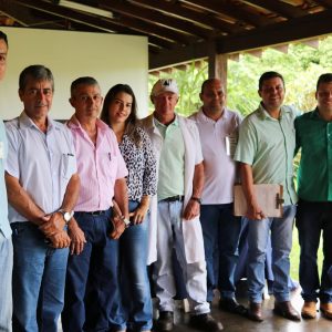 Reunião mensal do CMDRS esclareceu dúvidas sobre a coleta itinerante e o cultivar BRS Capiaçu (8) Reunião mensal do CMDRS esclareceu dúvidas sobre a coleta itinerante e o cultivar BRS Capiaçu (8)