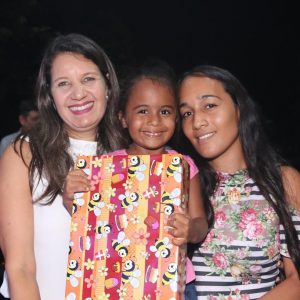 Com inaugurações de obras, comunidade de Chaveslândia recebe Papai Noel e participa de sorteios de brindes (107) Com inaugurações de obras, comunidade de Chaveslândia recebe Papai Noel e participa de sorteios de brindes (107)