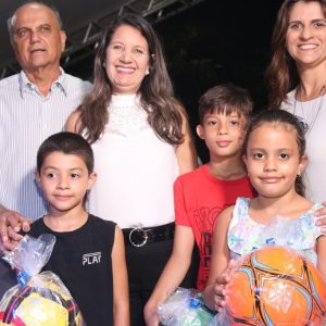 Com inaugurações de obras, comunidade de Chaveslândia recebe Papai Noel e participa de sorteios de brindes (113) Com inaugurações de obras, comunidade de Chaveslândia recebe Papai Noel e participa de sorteios de brindes (113)