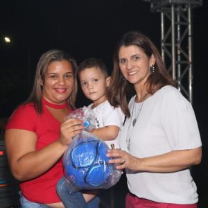 Com inaugurações de obras, comunidade de Chaveslândia recebe Papai Noel e participa de sorteios de brindes (116) Com inaugurações de obras, comunidade de Chaveslândia recebe Papai Noel e participa de sorteios de brindes (116)