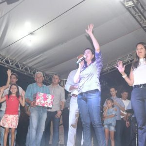 Com inaugurações de obras, comunidade de Chaveslândia recebe Papai Noel e participa de sorteios de brindes (117) Com inaugurações de obras, comunidade de Chaveslândia recebe Papai Noel e participa de sorteios de brindes (117)