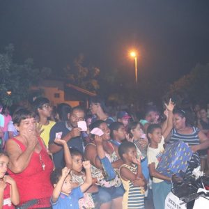 Com inaugurações de obras, comunidade de Chaveslândia recebe Papai Noel e participa de sorteios de brindes (118) Com inaugurações de obras, comunidade de Chaveslândia recebe Papai Noel e participa de sorteios de brindes (118)
