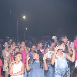 Com inaugurações de obras, comunidade de Chaveslândia recebe Papai Noel e participa de sorteios de brindes (119) Com inaugurações de obras, comunidade de Chaveslândia recebe Papai Noel e participa de sorteios de brindes (119)