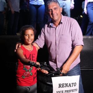 Com inaugurações de obras, comunidade de Chaveslândia recebe Papai Noel e participa de sorteios de brindes (122) Com inaugurações de obras, comunidade de Chaveslândia recebe Papai Noel e participa de sorteios de brindes (122)