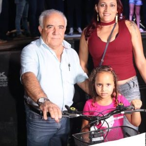 Com inaugurações de obras, comunidade de Chaveslândia recebe Papai Noel e participa de sorteios de brindes (123) Com inaugurações de obras, comunidade de Chaveslândia recebe Papai Noel e participa de sorteios de brindes (123)