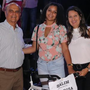 Com inaugurações de obras, comunidade de Chaveslândia recebe Papai Noel e participa de sorteios de brindes (125) Com inaugurações de obras, comunidade de Chaveslândia recebe Papai Noel e participa de sorteios de brindes (125)