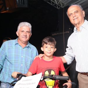 Com inaugurações de obras, comunidade de Chaveslândia recebe Papai Noel e participa de sorteios de brindes (126) Com inaugurações de obras, comunidade de Chaveslândia recebe Papai Noel e participa de sorteios de brindes (126)