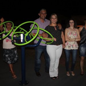 Com inaugurações de obras, comunidade de Chaveslândia recebe Papai Noel e participa de sorteios de brindes (13) Com inaugurações de obras, comunidade de Chaveslândia recebe Papai Noel e participa de sorteios de brindes (13)