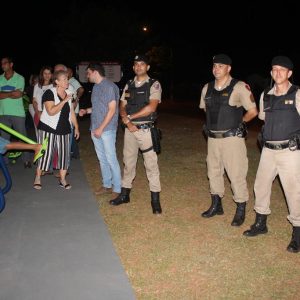 Com inaugurações de obras, comunidade de Chaveslândia recebe Papai Noel e participa de sorteios de brindes (18) Com inaugurações de obras, comunidade de Chaveslândia recebe Papai Noel e participa de sorteios de brindes (18)