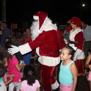 Com inaugurações de obras, comunidade de Chaveslândia recebe Papai Noel e participa de sorteios de brindes (25) Com inaugurações de obras, comunidade de Chaveslândia recebe Papai Noel e participa de sorteios de brindes (25)