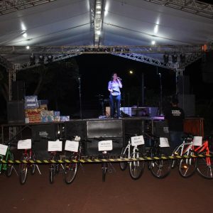 Com inaugurações de obras, comunidade de Chaveslândia recebe Papai Noel e participa de sorteios de brindes (27) Com inaugurações de obras, comunidade de Chaveslândia recebe Papai Noel e participa de sorteios de brindes (27)