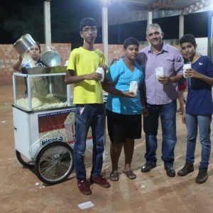 Com inaugurações de obras, comunidade de Chaveslândia recebe Papai Noel e participa de sorteios de brindes (28) Com inaugurações de obras, comunidade de Chaveslândia recebe Papai Noel e participa de sorteios de brindes (28)