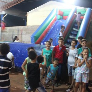 Com inaugurações de obras, comunidade de Chaveslândia recebe Papai Noel e participa de sorteios de brindes (32) Com inaugurações de obras, comunidade de Chaveslândia recebe Papai Noel e participa de sorteios de brindes (32)