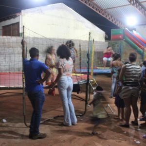 Com inaugurações de obras, comunidade de Chaveslândia recebe Papai Noel e participa de sorteios de brindes (34) Com inaugurações de obras, comunidade de Chaveslândia recebe Papai Noel e participa de sorteios de brindes (34)