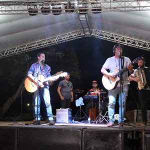 Com inaugurações de obras, comunidade de Chaveslândia recebe Papai Noel e participa de sorteios de brindes (46) Com inaugurações de obras, comunidade de Chaveslândia recebe Papai Noel e participa de sorteios de brindes (46)