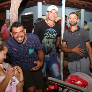 Com inaugurações de obras, comunidade de Chaveslândia recebe Papai Noel e participa de sorteios de brindes (67) Com inaugurações de obras, comunidade de Chaveslândia recebe Papai Noel e participa de sorteios de brindes (67)