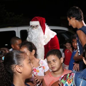 Com inaugurações de obras, comunidade de Chaveslândia recebe Papai Noel e participa de sorteios de brindes (69) Com inaugurações de obras, comunidade de Chaveslândia recebe Papai Noel e participa de sorteios de brindes (69)