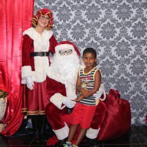 Com inaugurações de obras, comunidade de Chaveslândia recebe Papai Noel e participa de sorteios de brindes (76) Com inaugurações de obras, comunidade de Chaveslândia recebe Papai Noel e participa de sorteios de brindes (76)