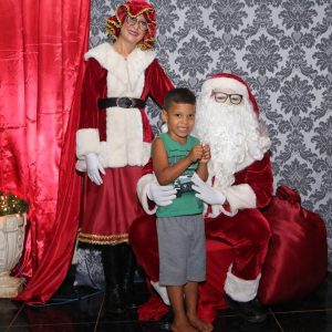 Com inaugurações de obras, comunidade de Chaveslândia recebe Papai Noel e participa de sorteios de brindes (77) Com inaugurações de obras, comunidade de Chaveslândia recebe Papai Noel e participa de sorteios de brindes (77)