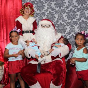 Com inaugurações de obras, comunidade de Chaveslândia recebe Papai Noel e participa de sorteios de brindes (78) Com inaugurações de obras, comunidade de Chaveslândia recebe Papai Noel e participa de sorteios de brindes (78)