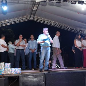 Com inaugurações de obras, comunidade de Chaveslândia recebe Papai Noel e participa de sorteios de brindes (79) Com inaugurações de obras, comunidade de Chaveslândia recebe Papai Noel e participa de sorteios de brindes (79)