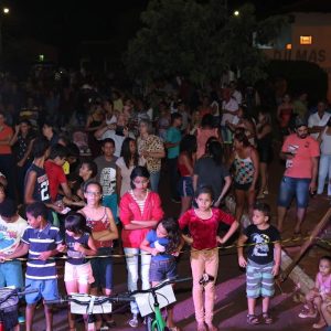 Com inaugurações de obras, comunidade de Chaveslândia recebe Papai Noel e participa de sorteios de brindes (80) Com inaugurações de obras, comunidade de Chaveslândia recebe Papai Noel e participa de sorteios de brindes (80)