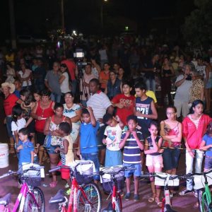 Com inaugurações de obras, comunidade de Chaveslândia recebe Papai Noel e participa de sorteios de brindes (81) Com inaugurações de obras, comunidade de Chaveslândia recebe Papai Noel e participa de sorteios de brindes (81)