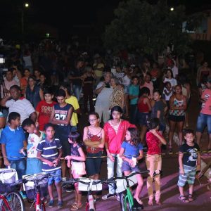 Com inaugurações de obras, comunidade de Chaveslândia recebe Papai Noel e participa de sorteios de brindes (83) Com inaugurações de obras, comunidade de Chaveslândia recebe Papai Noel e participa de sorteios de brindes (83)