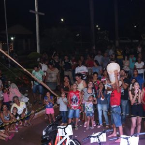 Com inaugurações de obras, comunidade de Chaveslândia recebe Papai Noel e participa de sorteios de brindes (84) Com inaugurações de obras, comunidade de Chaveslândia recebe Papai Noel e participa de sorteios de brindes (84)