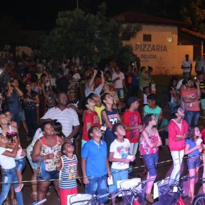 Com inaugurações de obras, comunidade de Chaveslândia recebe Papai Noel e participa de sorteios de brindes (85) Com inaugurações de obras, comunidade de Chaveslândia recebe Papai Noel e participa de sorteios de brindes (85)