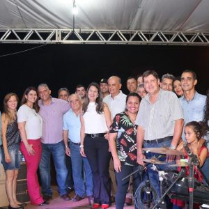 Com inaugurações de obras, comunidade de Chaveslândia recebe Papai Noel e participa de sorteios de brindes (87) Com inaugurações de obras, comunidade de Chaveslândia recebe Papai Noel e participa de sorteios de brindes (87)