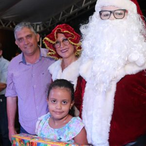 Com inaugurações de obras, comunidade de Chaveslândia recebe Papai Noel e participa de sorteios de brindes (92) Com inaugurações de obras, comunidade de Chaveslândia recebe Papai Noel e participa de sorteios de brindes (92)