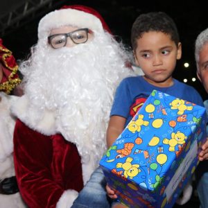 Com inaugurações de obras, comunidade de Chaveslândia recebe Papai Noel e participa de sorteios de brindes (93) Com inaugurações de obras, comunidade de Chaveslândia recebe Papai Noel e participa de sorteios de brindes (93)