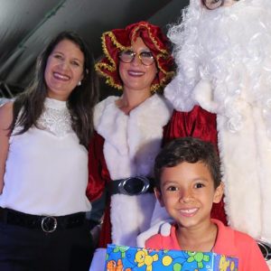 Com inaugurações de obras, comunidade de Chaveslândia recebe Papai Noel e participa de sorteios de brindes (99) Com inaugurações de obras, comunidade de Chaveslândia recebe Papai Noel e participa de sorteios de brindes (99)