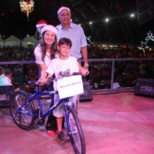 Em Santa Vitória, multidão se reúne para celebrar festa natalina e participar do sorteio de quase 60 bicicletas e vários outros brindes (101)
