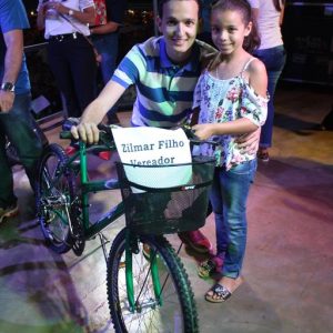 Em Santa Vitória, multidão se reúne para celebrar festa natalina e participar do sorteio de quase 60 bicicletas e vários outros brindes (114)