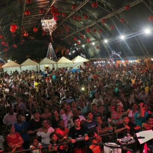 Em Santa Vitória, multidão se reúne para celebrar festa natalina e participar do sorteio de quase 60 bicicletas e vários outros brindes (122)