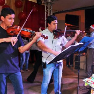 Em Santa Vitória, multidão se reúne para celebrar festa natalina e participar do sorteio de quase 60 bicicletas e vários outros brindes (123)