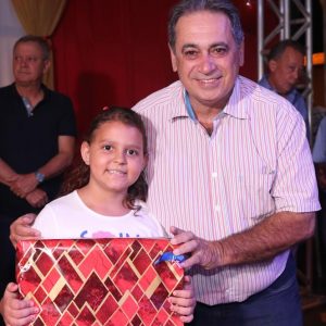 Em Santa Vitória, multidão se reúne para celebrar festa natalina e participar do sorteio de quase 60 bicicletas e vários outros brindes (140)