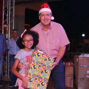 Em Santa Vitória, multidão se reúne para celebrar festa natalina e participar do sorteio de quase 60 bicicletas e vários outros brindes (146)