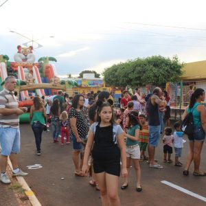 Em Santa Vitória, multidão se reúne para celebrar festa natalina e participar do sorteio de quase 60 bicicletas e vários outros brindes (15)