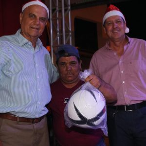 Em Santa Vitória, multidão se reúne para celebrar festa natalina e participar do sorteio de quase 60 bicicletas e vários outros brindes (152)