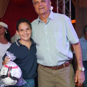 Em Santa Vitória, multidão se reúne para celebrar festa natalina e participar do sorteio de quase 60 bicicletas e vários outros brindes (155)