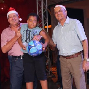 Em Santa Vitória, multidão se reúne para celebrar festa natalina e participar do sorteio de quase 60 bicicletas e vários outros brindes (156)