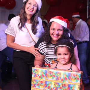 Em Santa Vitória, multidão se reúne para celebrar festa natalina e participar do sorteio de quase 60 bicicletas e vários outros brindes (159)