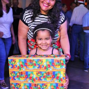 Em Santa Vitória, multidão se reúne para celebrar festa natalina e participar do sorteio de quase 60 bicicletas e vários outros brindes (160)