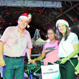 Em Santa Vitória, multidão se reúne para celebrar festa natalina e participar do sorteio de quase 60 bicicletas e vários outros brindes (163)