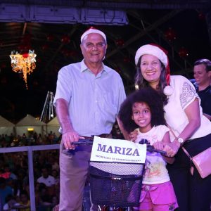 Em Santa Vitória, multidão se reúne para celebrar festa natalina e participar do sorteio de quase 60 bicicletas e vários outros brindes (173)